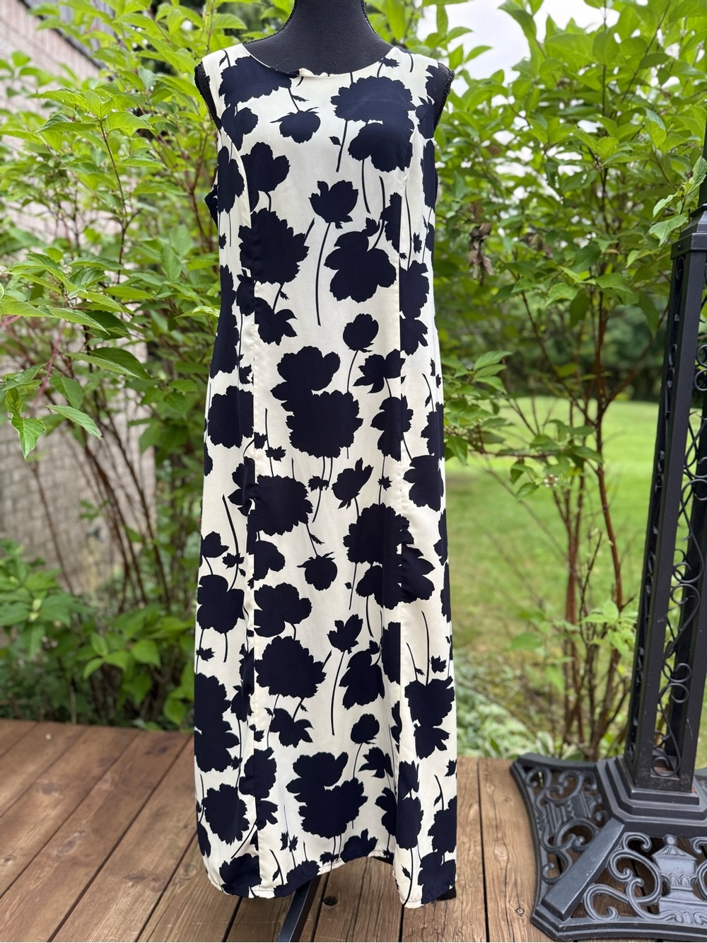 Sleeveless Black & White Floral Maxi Dress vintage dress barn size 10-12